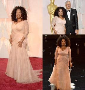 2018 Oprah Winfrey Oscar Celebrity Mothers Dresses plus size decote em V bainha tule com mangas compridas Sweep Train Draped Wedding Gues6863442