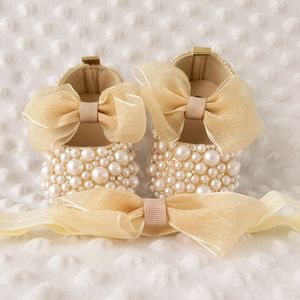 Första Walkers Dollbling Rhinestones Baby Shoes Heart Design Pre-Walker Toddler Wedding Festive Pageant Handmade Sparkle 230606
