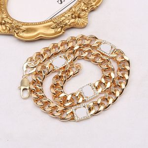 19Style Luxus-Designer-Halsketten mit doppeltem Buchstaben-Anhänger, 18 Karat vergoldet, Crysat-Perlen-Strass-Pullover-Halskette für Frauen, Hochzeitsfeier, Schmuckzubehör, F1