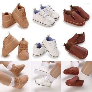 First Walkers Spring Fashion Born Baby Shoes Boy Girl Classic Sport Sola Macia Tênis Casual Couro PU Branco Batismo