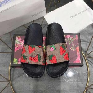 Designer Channellies Slides Mens Mulheres Chinelos Sandálias de Verão Praia Slide Plataforma Plana Senhoras Sandali Banheiro Casa Sapatos Flip Flops Listrado Chinelo Causal 36-47