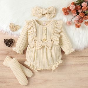 Rompers Baby Girls 3pcs ملابس الربيع الزر الطويلة الزر الكشكش الجوارب الرومبير الجوارب رئيس مجلس رأس الطفل العناصر المولودة 230606