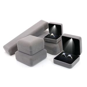 Caixas de joias Caixa de joias de LED de veludo Anel de casamento Pingente Brinco Visor de joias Caixas de embalagem com caixas de presente de joias personalizadas 230606