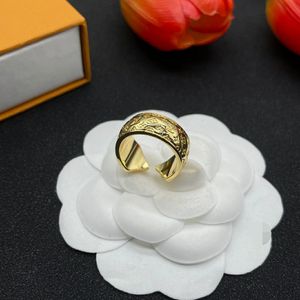 Luksusowy projektant ekstrawagancka marka Pierścienie literowe 18K Gold Stated Stal nierdzewna otwarta pierścień moda kobiety