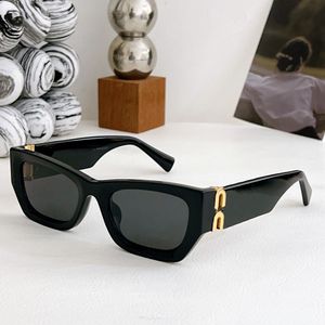 Luxury Designer Sunglasses For Men Women Summer Style Anti-Ultraviolet Retro Plate Full Frame Glasses Random Small frame shows small face