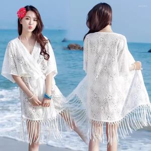 Damenjacken Quaste aushöhlen Smock Frauen Schal Gürtel Spitze Meer Strand Urlaub Sonnencreme Strickjacke weibliche Mode weißen langen Mantel