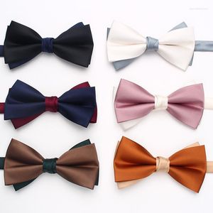 Bow Ties 2023 İngiliz Katı Kahverengi Erkekler İçin Kadınlar Çift Katmanlı Bowties Sıradan Gömlek Boyun Gölgesi Kelebek Düğün Takım Bowknot