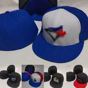 Design Men's Foot Ball Fitted Hats Fashion Hip Hop Sport On utdoor Sports EBaseball Hats Adult Flat Peak For Men Women Full Closedr size 7-8