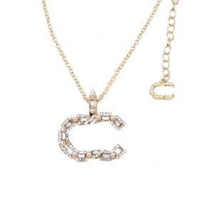 19Style Luxury Designer Двойной буквы подвесной ожерелья 18K Золото покрыто Crysat Pearl Athestone Sweater Ожерелье для женщин Свадебная вечеринка Jewerlry аксессуары C14