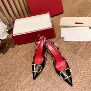 lyx designers klackar kvinnor röda bottnar Klänning Skor mode sandaler klassisk fest bröllopssko enfärgad högklackad 6,5 cm 8,5 cm bekväm sandal mycket bra