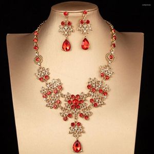 Collana Orecchini Set UODCM Elegante Sposa Cristallo Rosso Per Le Donne Ragazze Matrimonio Di Lusso Fiore Strass Orecchino A Goccia Choker