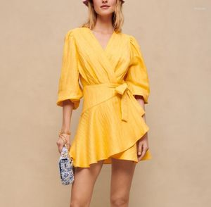 Casual Dresses V -Neck Lotus Leaf Slim Dress Female 2023 Summer Asymmetric Cross -Line Bright Silk Solid Color Kort kjol