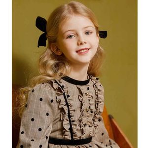 女の子のドレス新しいファッションガールズドレススプリングロングスリーブドットフリルかわいいパーティーチドルレンの服の子供の服