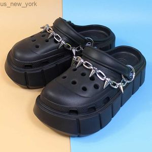 Cool Punk Metal Studs 6.5CM Platform Women Outdoor Vented Clogs Sandals Womens Summer Footwear Slippers Beach Soft Bread Shoes L230518