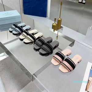 Tasarımcı Terlik Kadın Topuklu Kauçuk Slayt Sandal Kontrast İşlemeli Letterged Platform Tasarımcı Sandalet Tıknaz Ayakkabı Yaz Kabartmalı Flip Flops