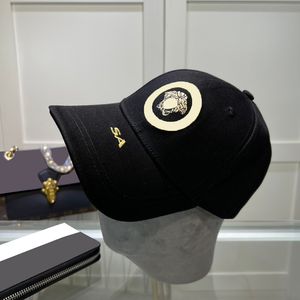 Berretto da baseball designer cappelli berretto da baseball di lusso Lettera stile sportivo da viaggio abbigliamento da corsa cappello ricamato temperamento tappi versatili confezione borsa e scatola molto bella