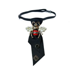 Halsband British Style Pearl Bee Tie tyg Bowties Kläder Kort slips skjorta krage för män och kvinnor tillbehör 230605