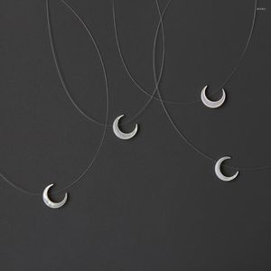 Pendanthalsband Modagirl Invisible Halsband med White Mother of Pearl Crescent Moon Charm Transparent fiske Nylontråd Ankomst