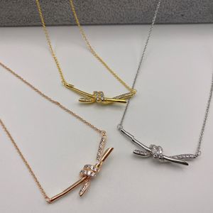 Gorąca wyprzedaż Rope węzeł Naszyjnik z diamentami Rose Gold Ladies Srebrny Srebrny Clavicle Sain Prezent Wedding Prezenta