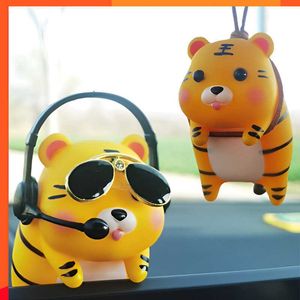 Novo pingente de carro de animal fofo panda porco tigre estilo automático espelho retrovisor pingente de balanço criativo decoração de carro acessórios interiores