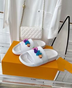 Tjocka sulor för män och kvinnors tofflor Fashion Slide Letter Jelly Beach Sandaler Badrum utomhus Park Casual lättviktskor Storlek 35-45