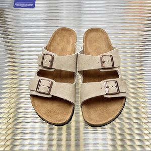 2023 Summer Nya utkläder Sandaler Luxury Designer Slider Mens Shoes Casual Fashion Par Slippers Mångsidiga kvinnliga sandaler Sidhippers Size 35-44 +Box
