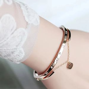 Braccialetto di design Braccialetto d'amore senza tempo Oro 18 carati Braccialetto con ciondolo amore da donna di alta qualità Accessori per feste regalo per gli amanti dei gioielli