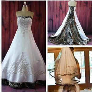 Elegant A Line Camo Hochzeitskleider mit stickem Perlen Schnüren -Hof -Zug Plus Size Vintage Country Garden Brautbrautkleie216e