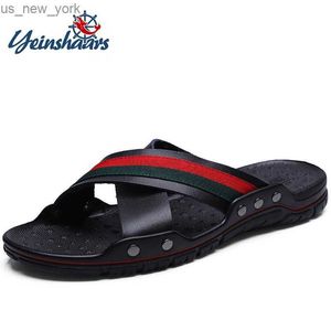 YEINSHAARS Marca 2023 Chinelos Masculinos de Verão Moda Couro Alça Cruzada Praia Água Sapatos Masculinos Chinelos de Alta Qualidade Tamanho Grande 38-47 L230518