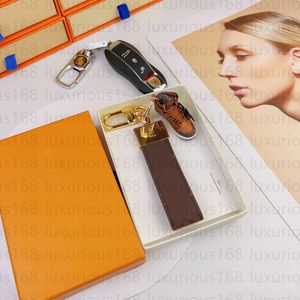 High Quality leather Keychain Classic Exquisite Luxury Designer Car Keyring Zinc Alloy Letter Unisex Lanyard Gold Black Metal Small Jewelry With Box gift 001