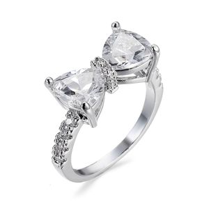 Solitaire yüzüğü var güzel bowknot tasarım dişi -Silver renk yonca yüzüğü, parti ve flört için 230607 için