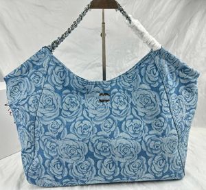 Camellia japonica impressa jeans tutes de designer sacolas de ombro com alça de corrente de grande capacidade para compras de praia bolsas de jeans e bolsas de tela 2427