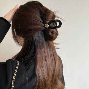 ダングルシャンデリア12cmファッション女性ヘアクローエレガントなカメリアガールズバレットヘアピンバスクリップポニーテールクリップヘアアクセサリーギフトヘッドウェアZ0608