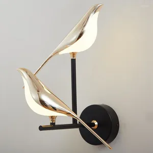 Vägglampor Sofity Nordic Lamp Vintage Simple Led Creative Design Bird Rotatable Dekorativ för El Living Room Sovrum Sconce