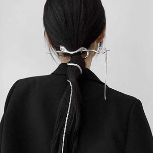 ダングルシャンデリアスネークヘアクロークリップスティックヘアアップアップロングタッセルラインストーンメタルパンクヘアピンヘッドウェアヘアアクセサリー女子Z0608