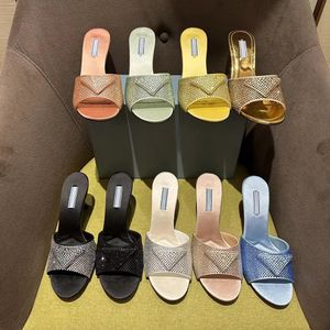 kristal terlik katırları kadın yüksek topuklu sandalet 7.5 cm Scuffs Yavru topuk Rhinestone Üçgen Toka Dekorasyon Slip-Open Toe Lüks Tasarımcılar Fabrika Ayakkabı