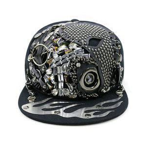 Punk Ball Caps Hip Hop unisex stylowy i porowatą płaską brzegi z dekoracją czaszki i stadn