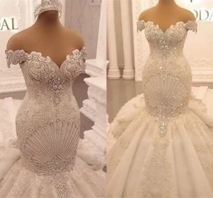 Luksusowe kryształowe aplikacje koronkowa sukienka ślubna syrenka z ramion bez pleców marszczyków Ruched Długie arabskie sukienki ślubne Dubai 2023