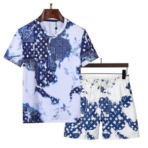 Mens Beach Designers Tracksuits Summer Suits 2023 Fashion T Shirt Seaside Holiday Shorts مجموعات MAN S 2024 الفاخرة مجموعة الملابس الرياضية