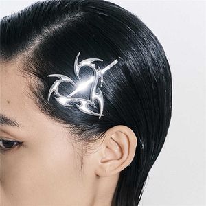 Dangle Chandelier 2022 Hip Hop Metal Love Heart Hairpins Coreano Trendy Cool Girls Side Clip Mulheres Geométricas Design Exclusivo Cor Prata Brarrettes Z0608