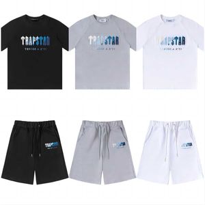 Verão Branco Azul Bordado Moda Casual Solto Decote Redondo Trapstar T-shirt Manga Curta Shorts Capris Conjunto Esportivo Masculino e Feminino