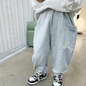 Shorts 2023 Spring Boys Letters Tryckt 3 färger Sweatpants Kids Sparised Pique Fabric Sports Trousers 230608