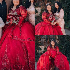 Abiti da principessa Quinceanera con maniche lunghe svasate Plus Size Prom Sweet 16 Abito con scollo a V Appliques di paillettes in pizzo bordeaux 15 Abito da cerimonia per ragazze 2023