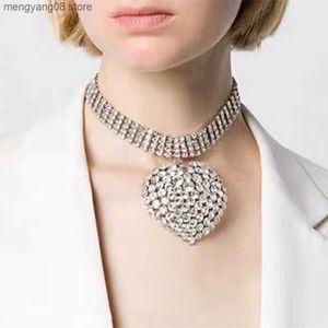 Hänge halsband överdrivna strass Big Love Heart Pendant Choker Halsbandsmycken för kvinnor Crystal Multi-Layer Short Collar Necklace Gift T230609