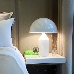 Настольные лампы Высококачественное творческое покрытие золотой фонарь Простая металлическая спальня гостиная