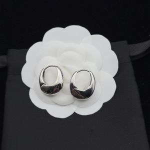 Simple and retro fashion gold earrings, European and American CE French design, high-end light luxury earrings for women