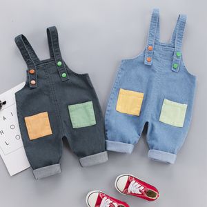 Overaller 2 färger mode pojkar tvättade jeans söta baby flicka söta blå jumpsuits casual denim romper rem byxor småbarn barn kläder 230608