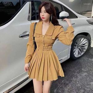 Casual Dresses Korean Autumn Elegance Fashion Long Sleeve French High midje Skinnbälte A-Line Mini Pleated Women