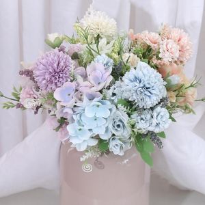 Dekorative Blumen Künstlicher Blumenstrauß Faux Diasy Rose Blumenarrangement Hochzeit Braut hält Blüten Pograph Requisiten Zuhause