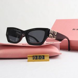 High Beauty Miu Solglasögon Avancerade kvinnors retro stora ram Solglasögon Turism Street Photo Outdoor Sun Protection and UV Protection Glasses